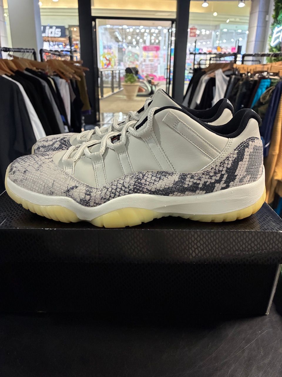 Jordan 11 Retro Low Snake Light Bone - Used/Worn