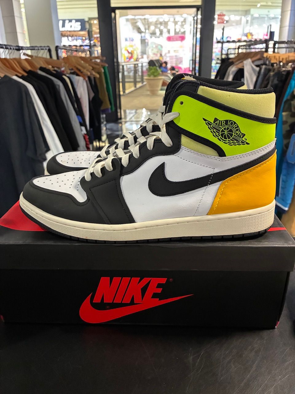 Jordan 1 Retro High White Black Volt University Gold - Used/Worn