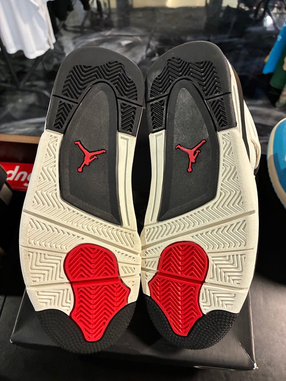 Jordan 4 Retro OG Flight Club - Used/Worn
