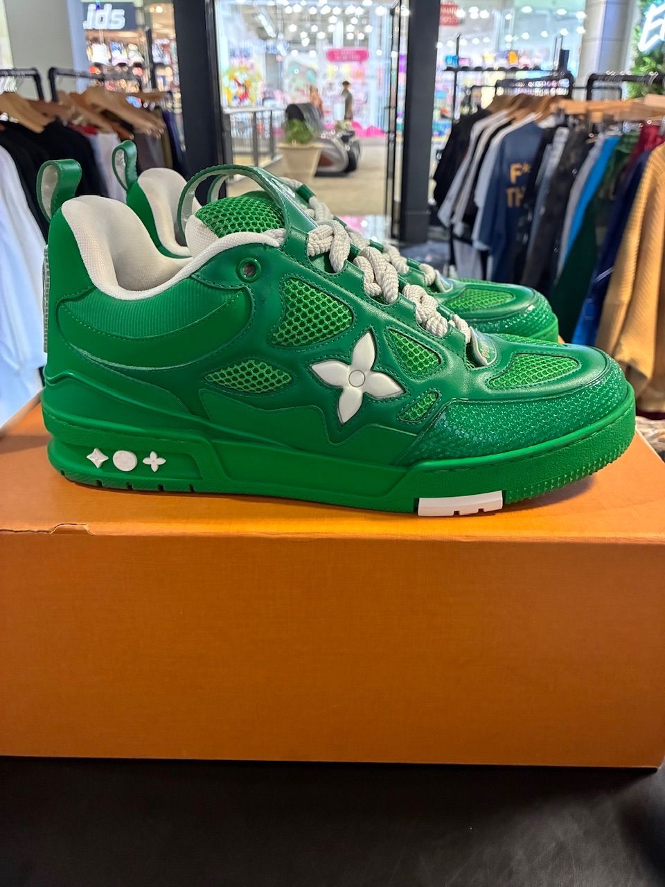 Louis Vuitton LV Skate Green White - Used/Worn