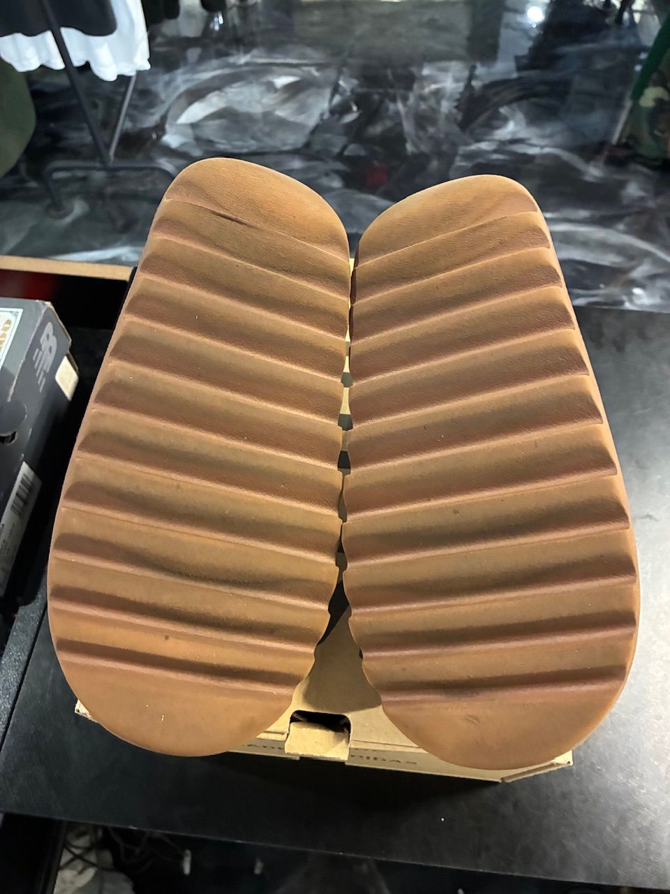 adidas Yeezy Slide Flax - Used/Worn
