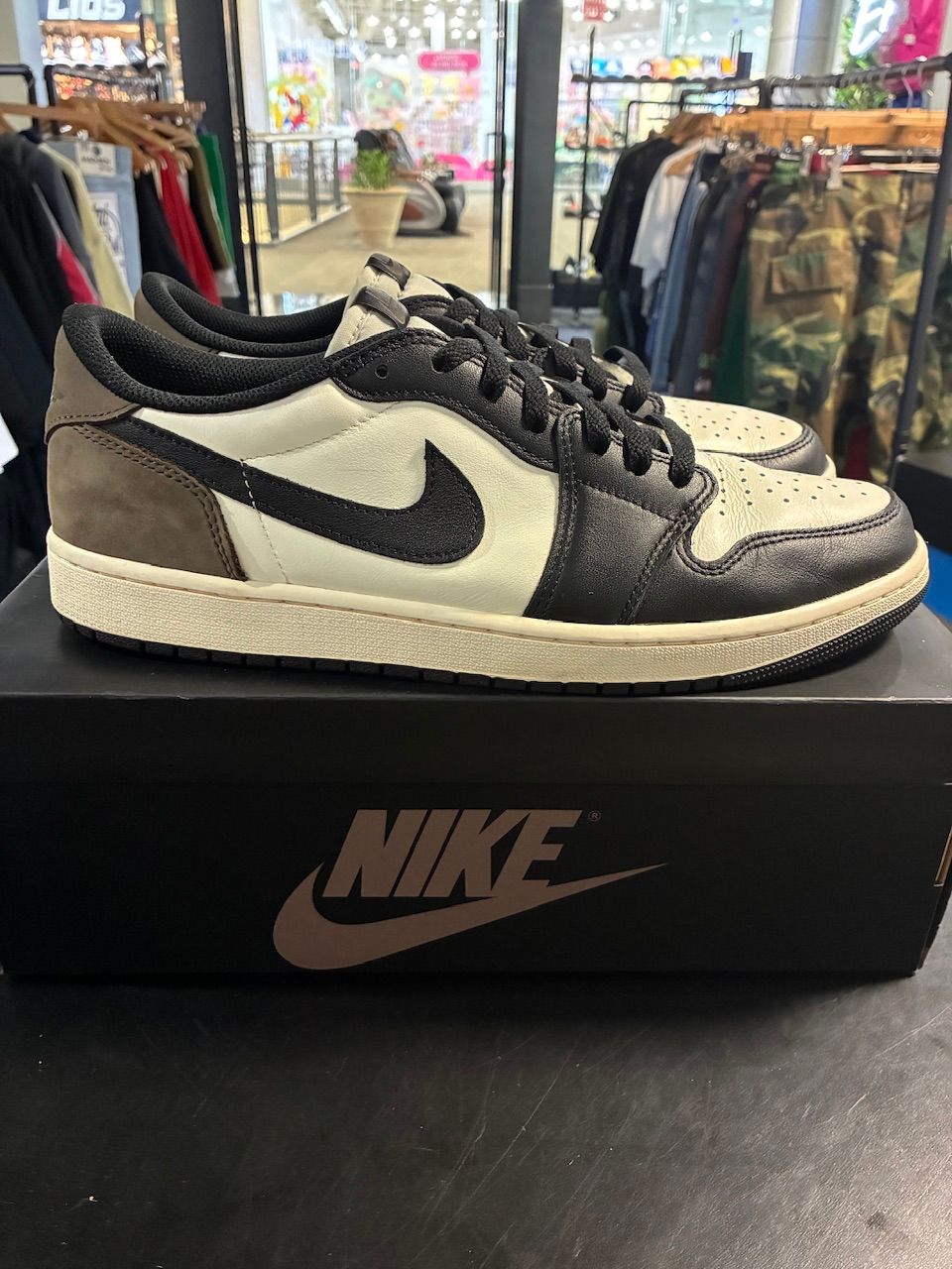 Jordan 1 Retro Low OG Mocha - Used/Worn