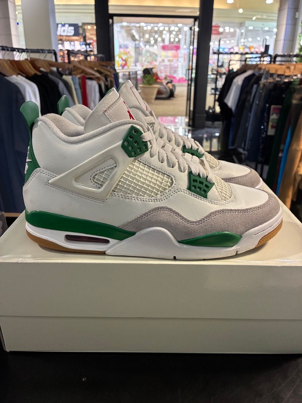 Jordan 4 Retro SB Pine Green - Used/Worn