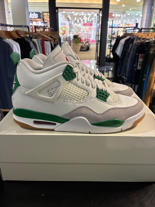 Jordan 4 Retro SB Pine Green - Used/Worn