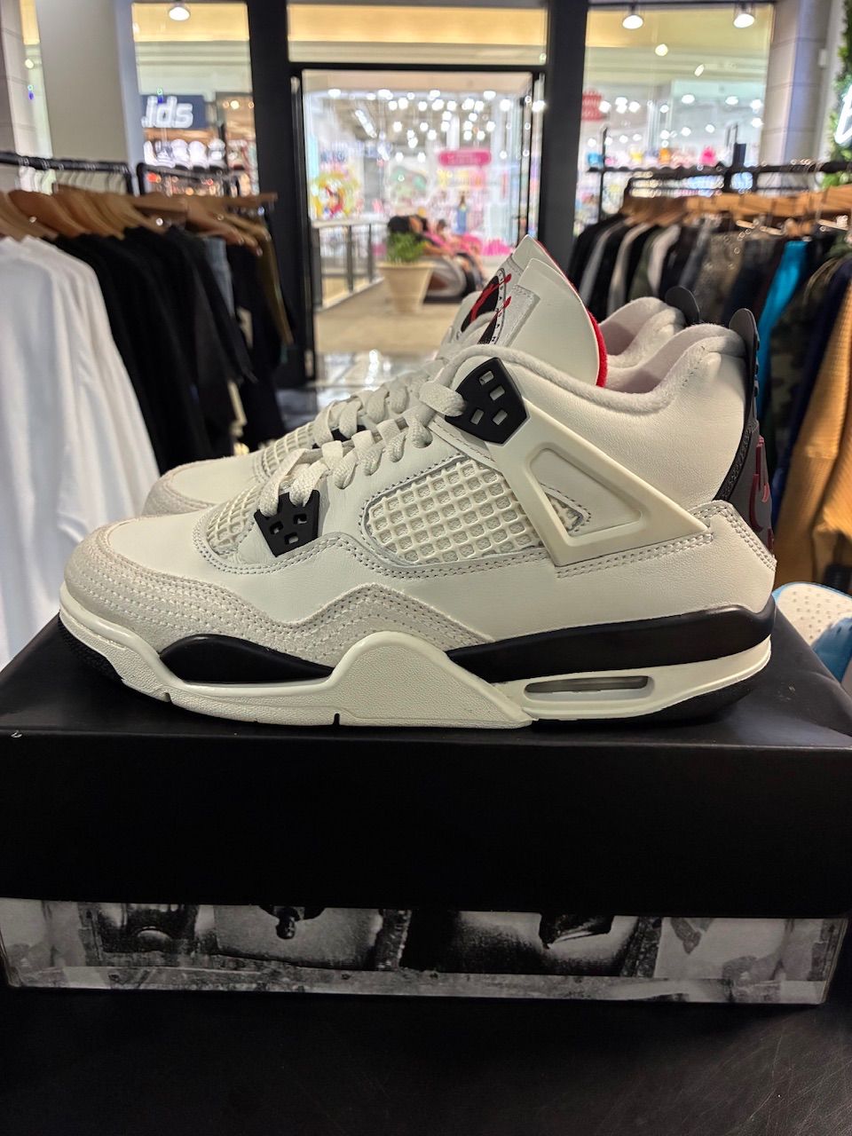 Jordan 4 Retro OG Flight Club - Used/Worn