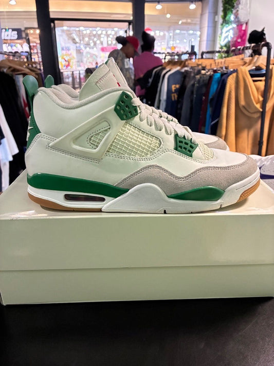 Jordan 4 Retro SB Pine Green - Used/Worn