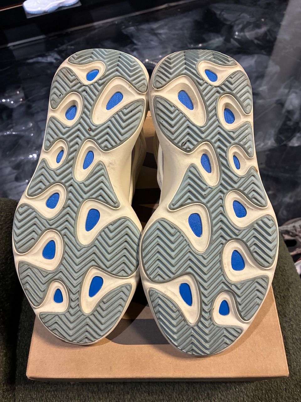 adidas Yeezy 700 V3 Azael - Used/Worn