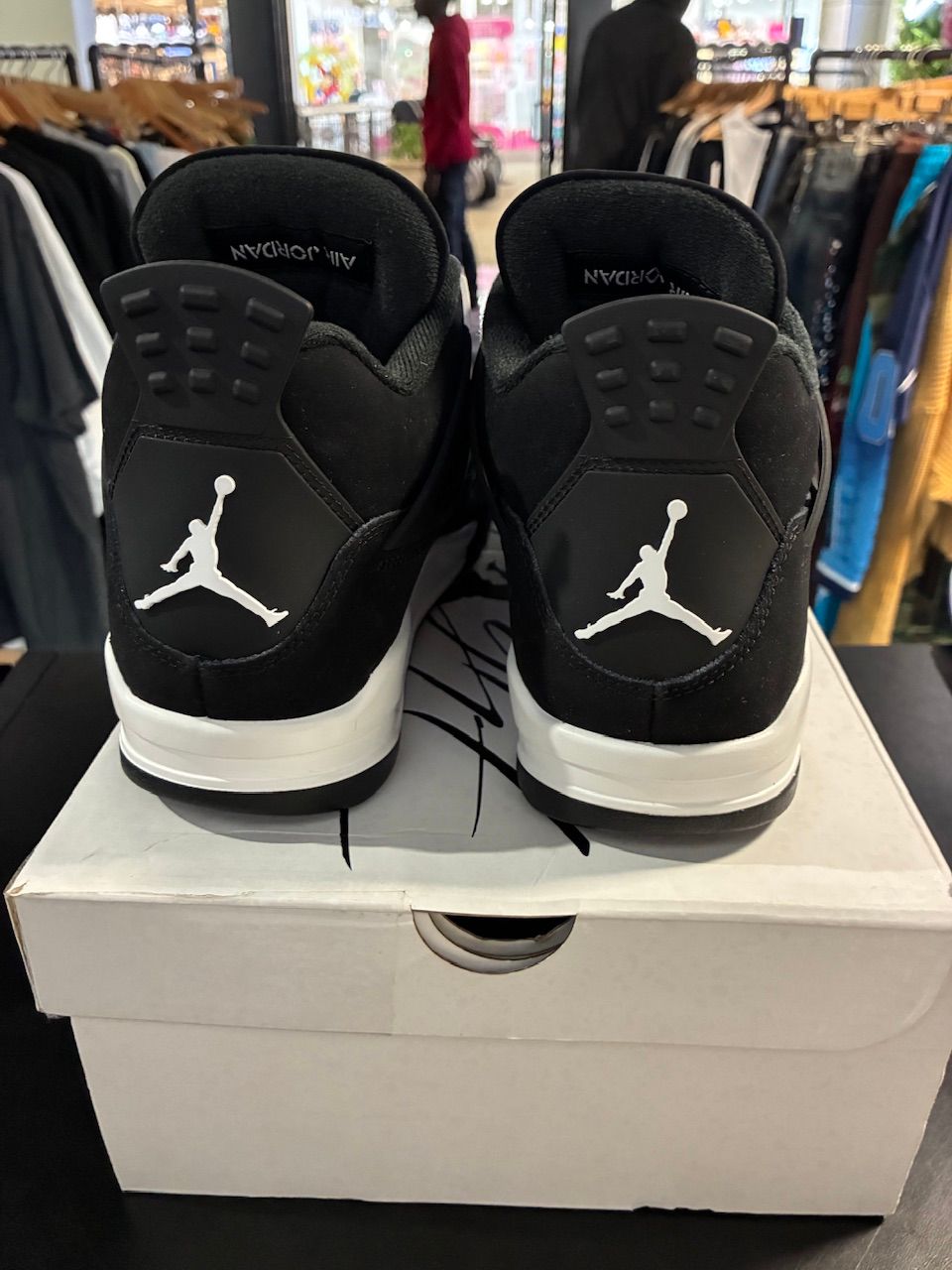 Jordan 4 Retro White Thunder - Used/Worn