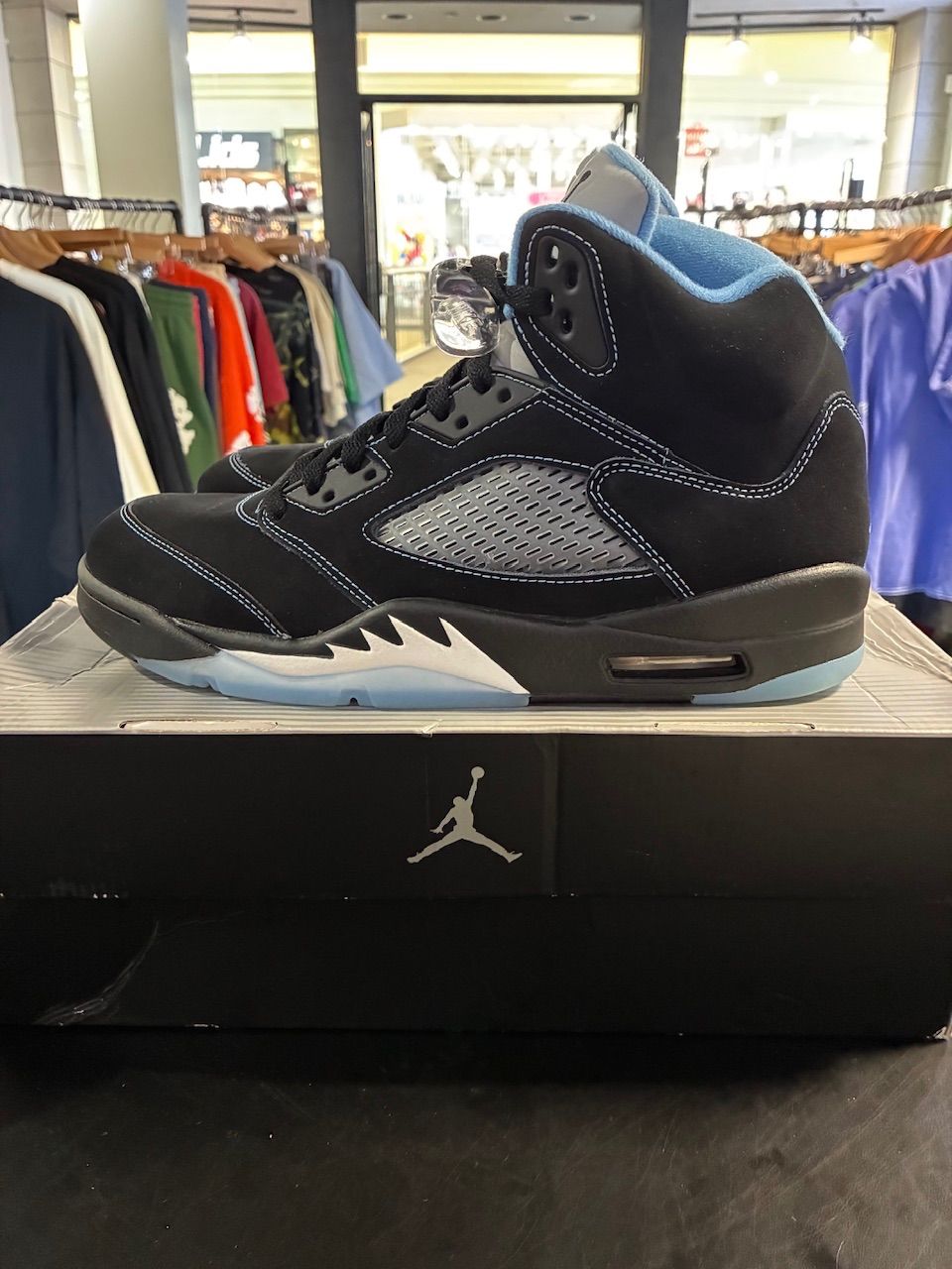 Jordan 5 Retro Black University Blue (2026) - Used/Worn