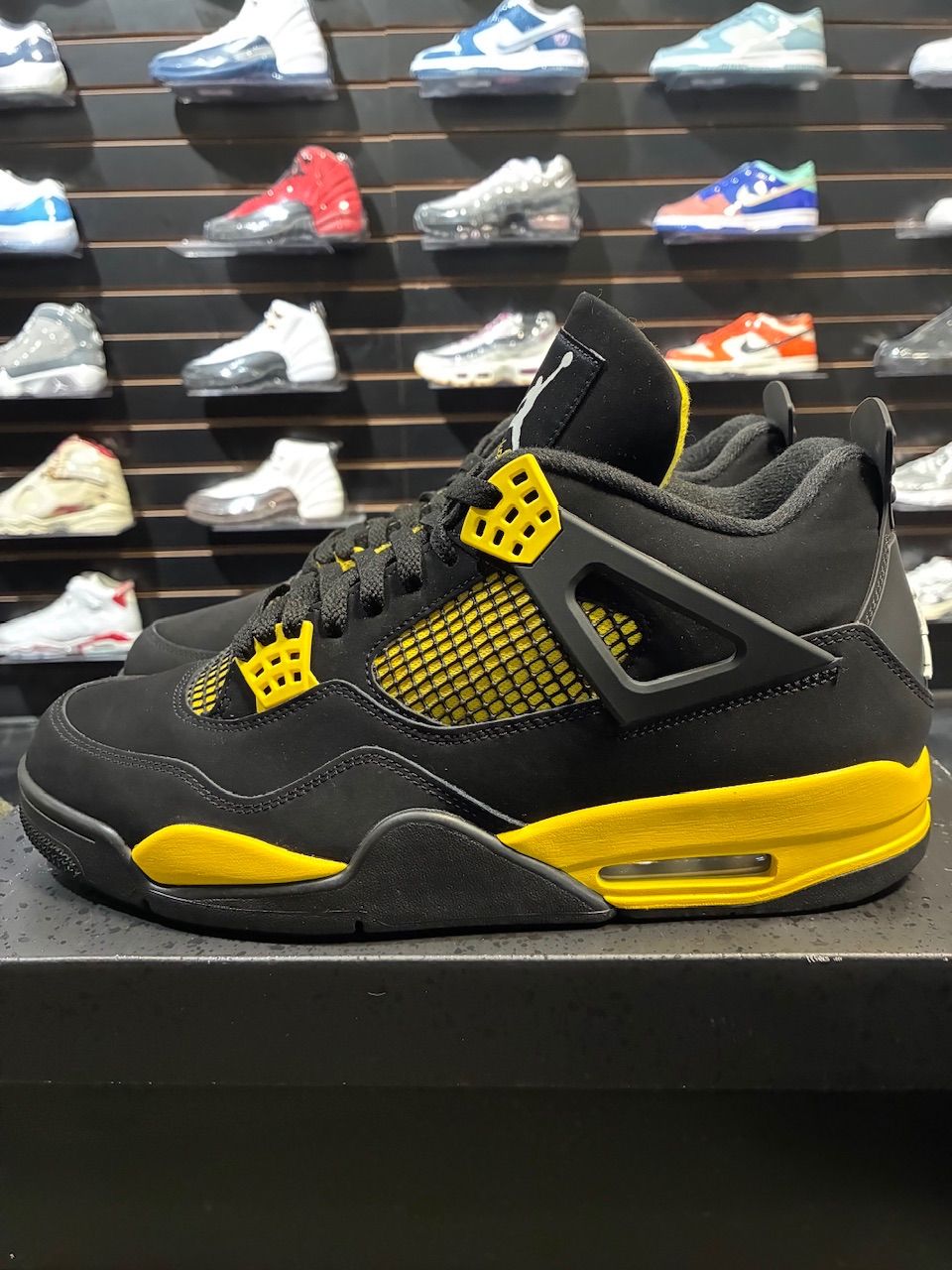 Jordan 4 Retro Thunder (2023) - Used/Worn