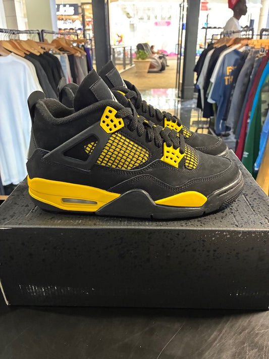 Jordan 4 Retro Thunder (2023) - Used/Worn