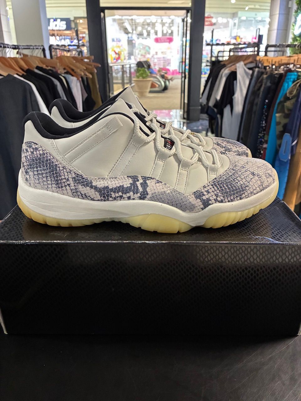 Jordan 11 Retro Low Snake Light Bone - Used/Worn