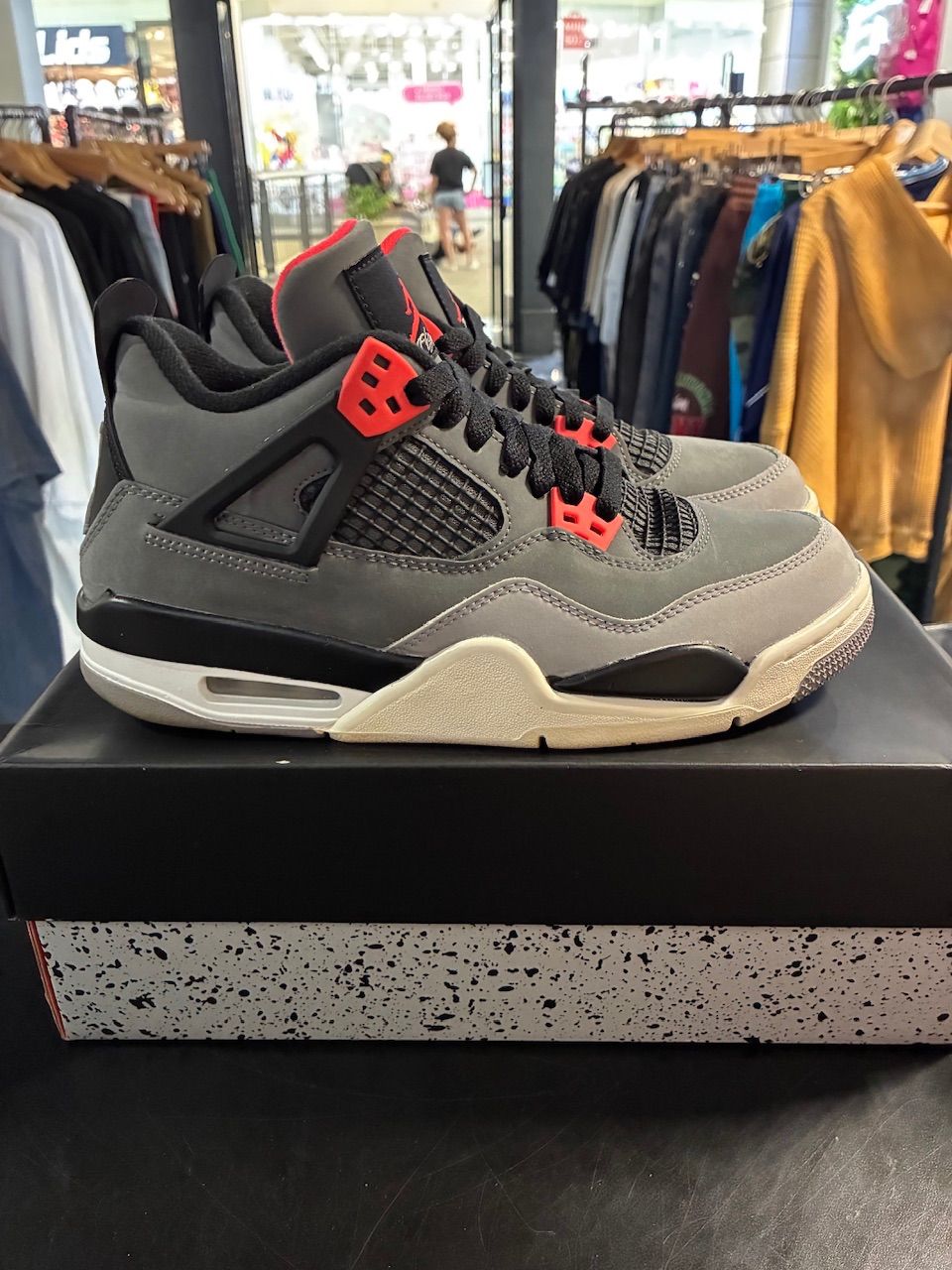 Jordan 4 Retro Infrared (GS) - Used/Worn