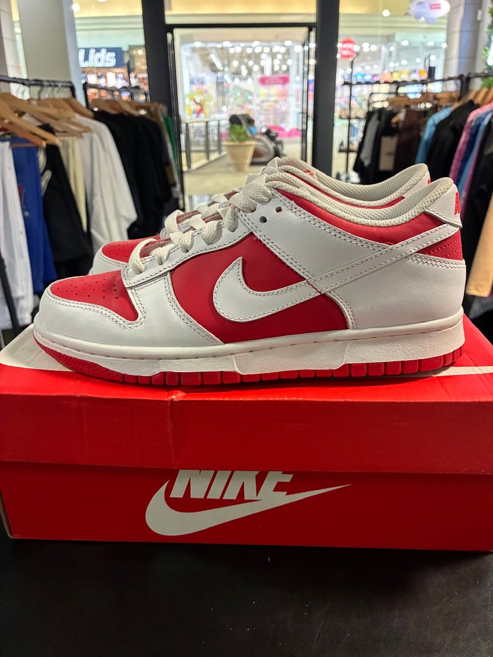 Nike Dunk Low Championship Red (GS) - Used/Worn