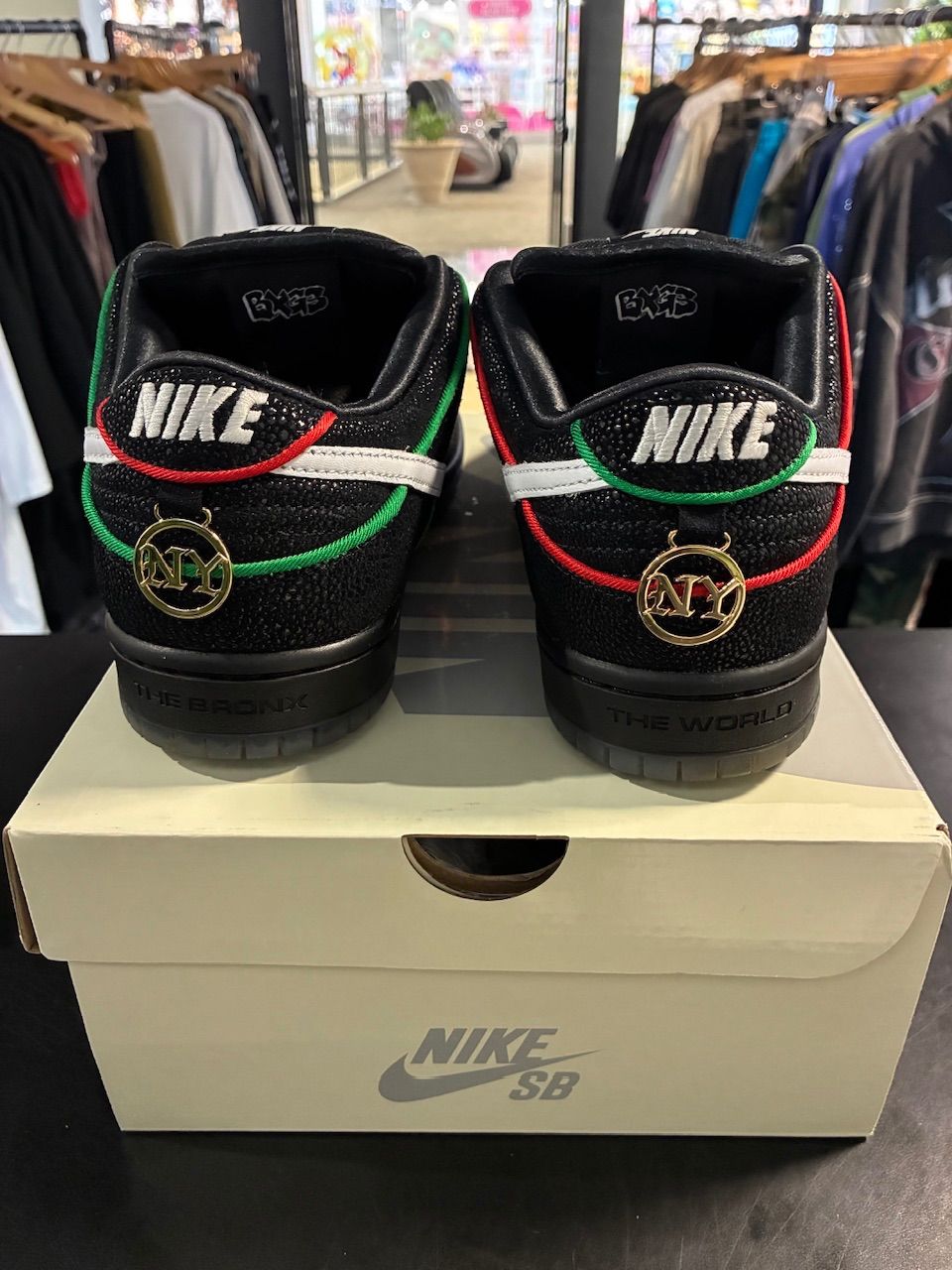 Nike SB Dunk Low Bronx Girls Skate - Used/Worn