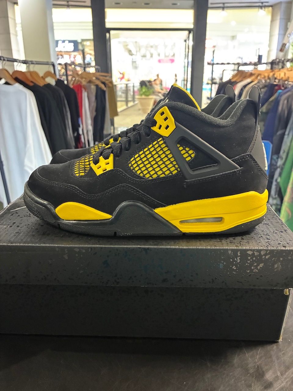 Jordan 4 Retro Thunder (2023) (GS) - Used/Worn