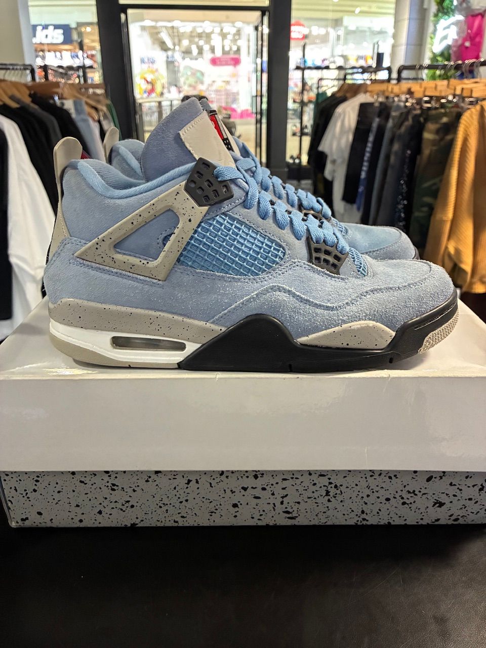 Jordan 4 Retro University Blue - Used/Worn
