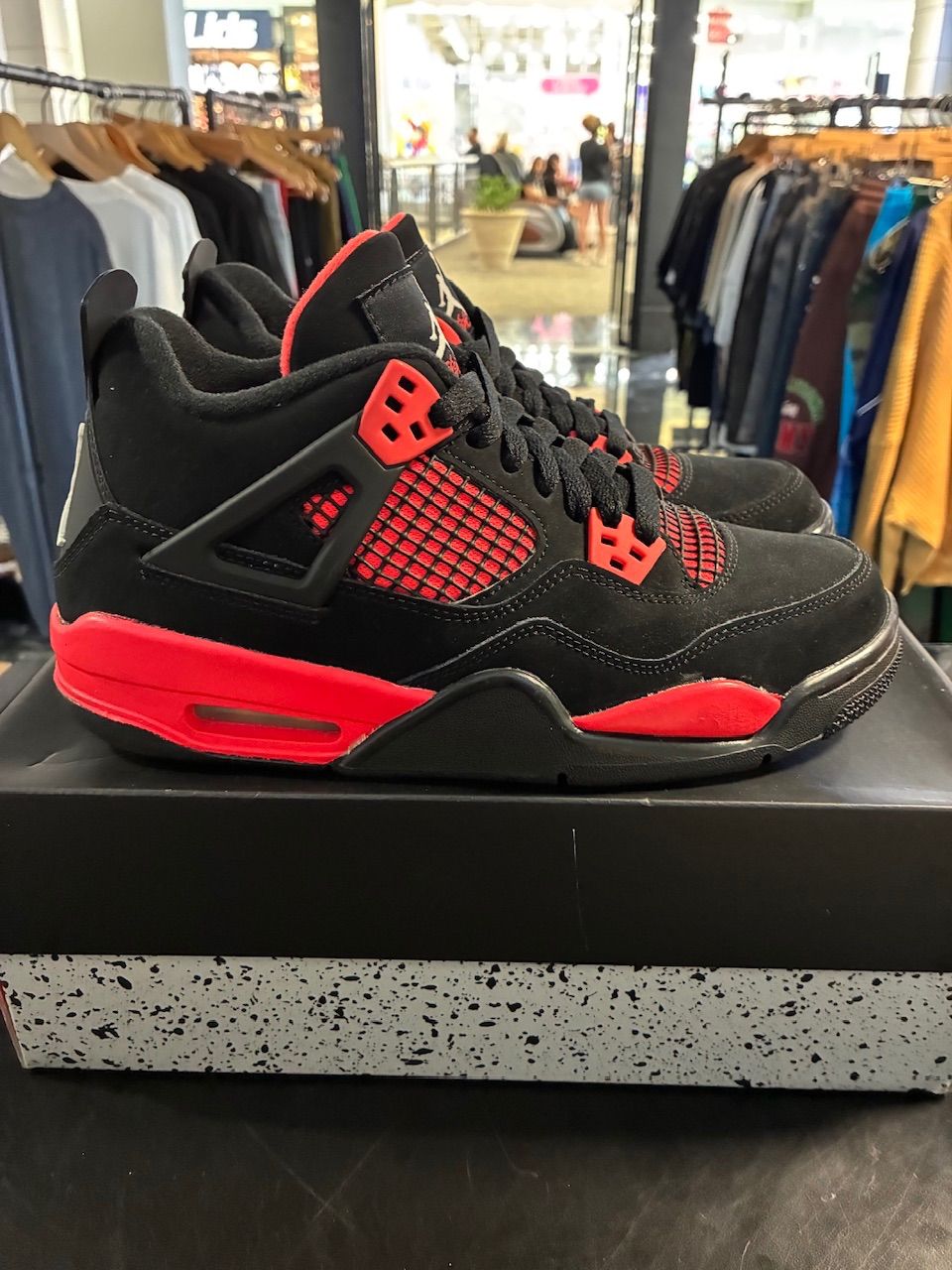 Jordan 4 Retro Red Thunder (GS) - Used/Worn
