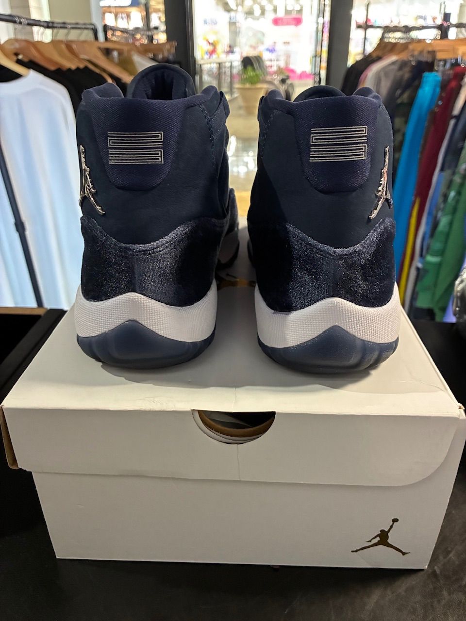 Jordan 11 Retro Midnight Navy (Women's) - Used/Worn