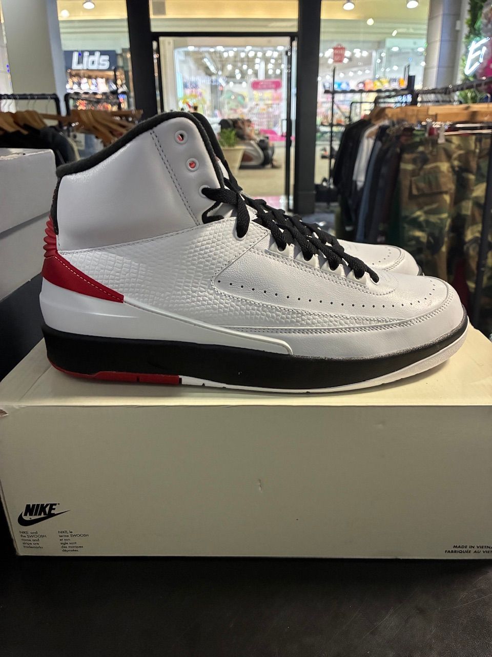 Jordan 2 Retro OG Chicago (2022) - Used/Worn