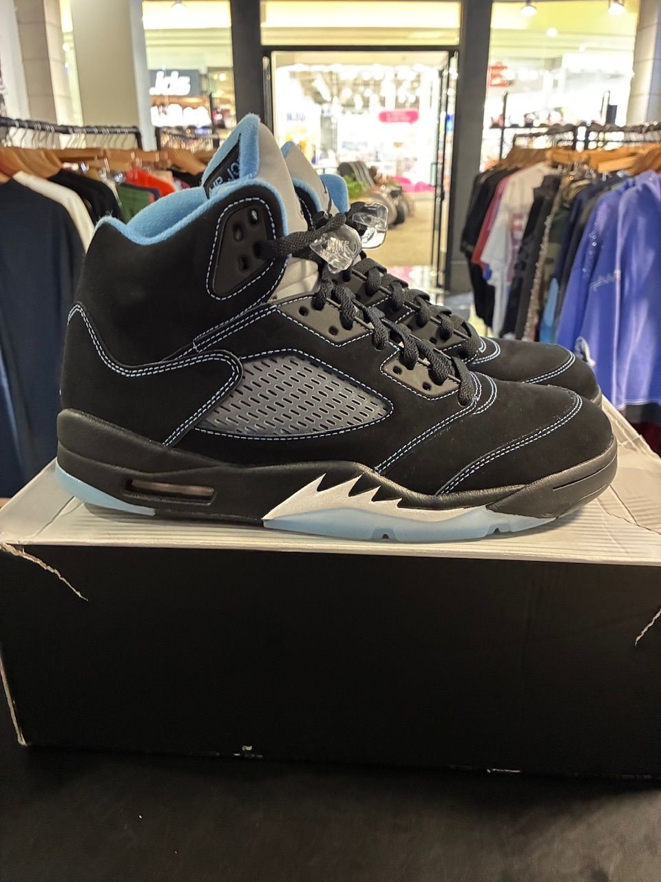 Jordan 5 Retro Black University Blue (2026) - Used/Worn
