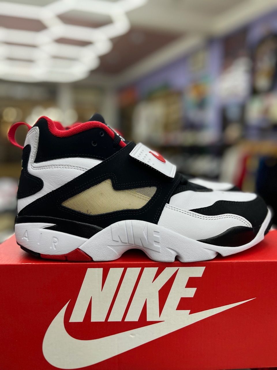 Nike Air Diamond Turf 49ers (2025) - Like New
