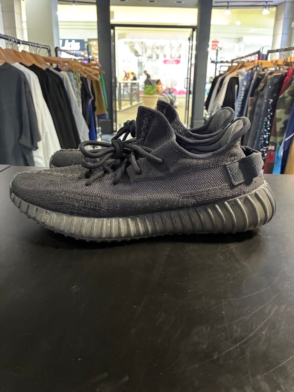 adidas Yeezy Boost 350 V2 Onyx (2022/2023) - No Box/Used